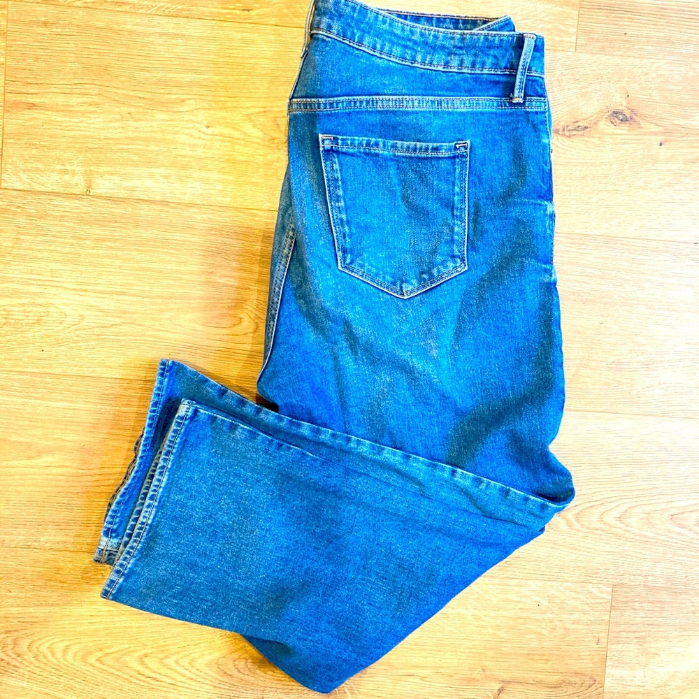 Old Navy, size 16, slim wide leg, high rise waist jeans. Excellent conditions.